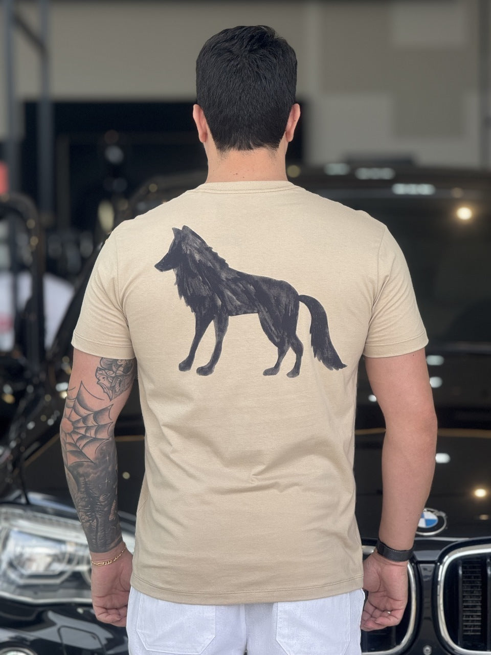 Camiseta Acostamento Lobo nas Costas Masculino