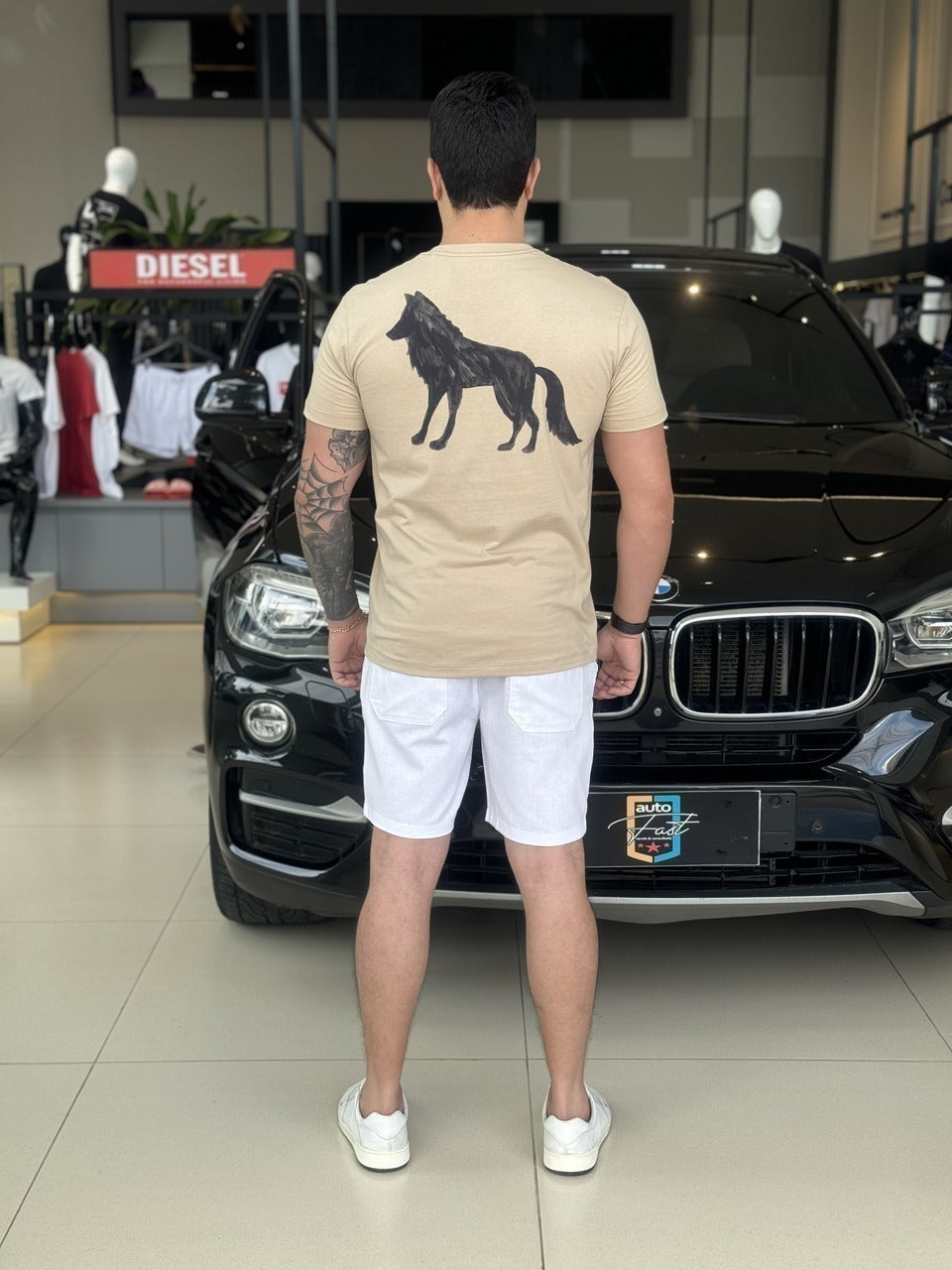 Camiseta Acostamento Lobo nas Costas Masculino