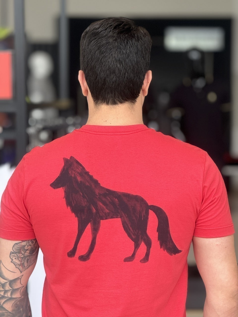 Camiseta Acostamento Lobo nas Costas Masculino
