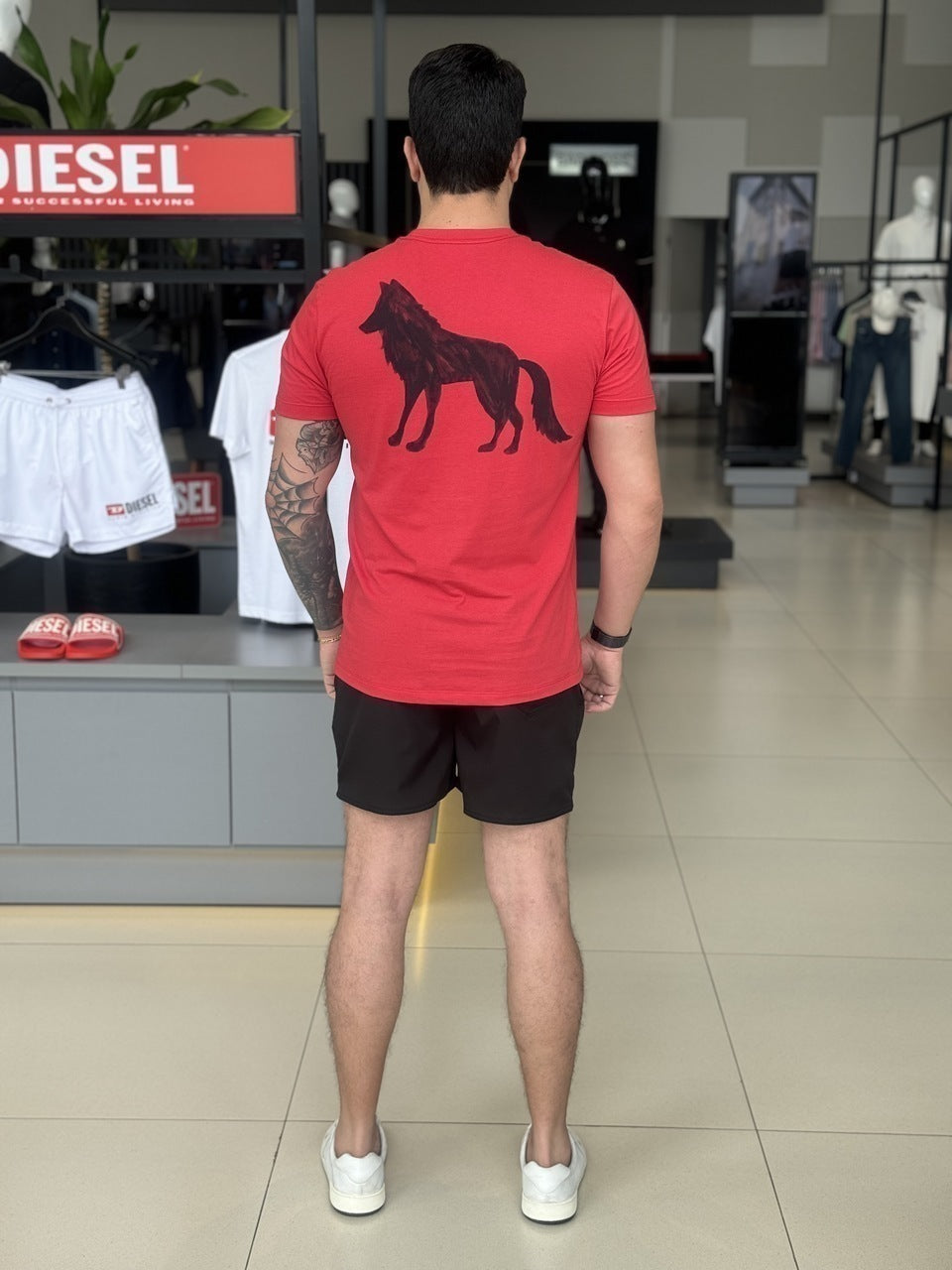 Camiseta Acostamento Lobo nas Costas Masculino