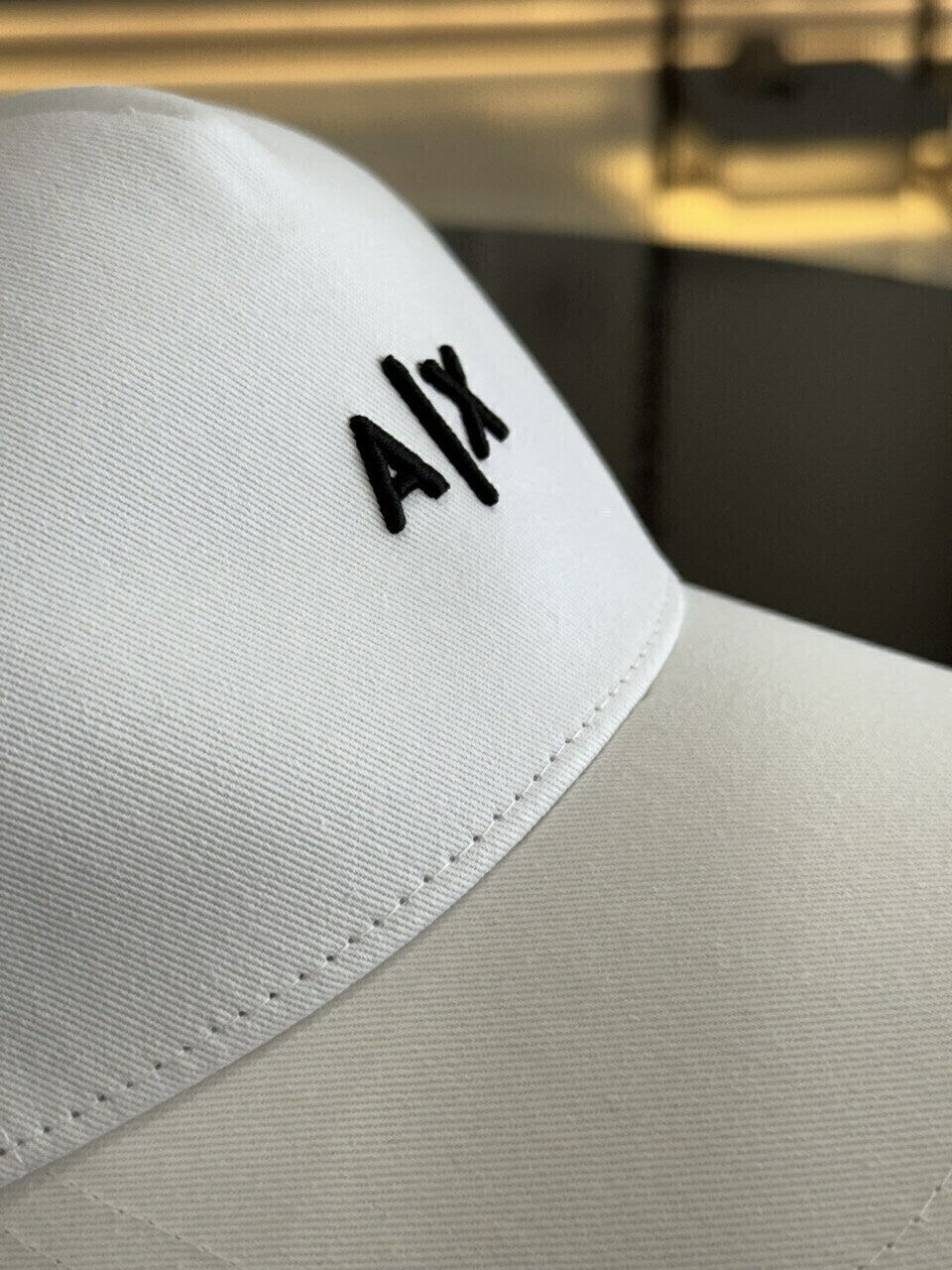 Boné Armani Exchange Logo Assinatura Bordado Relevo Frontal Masculino Branco