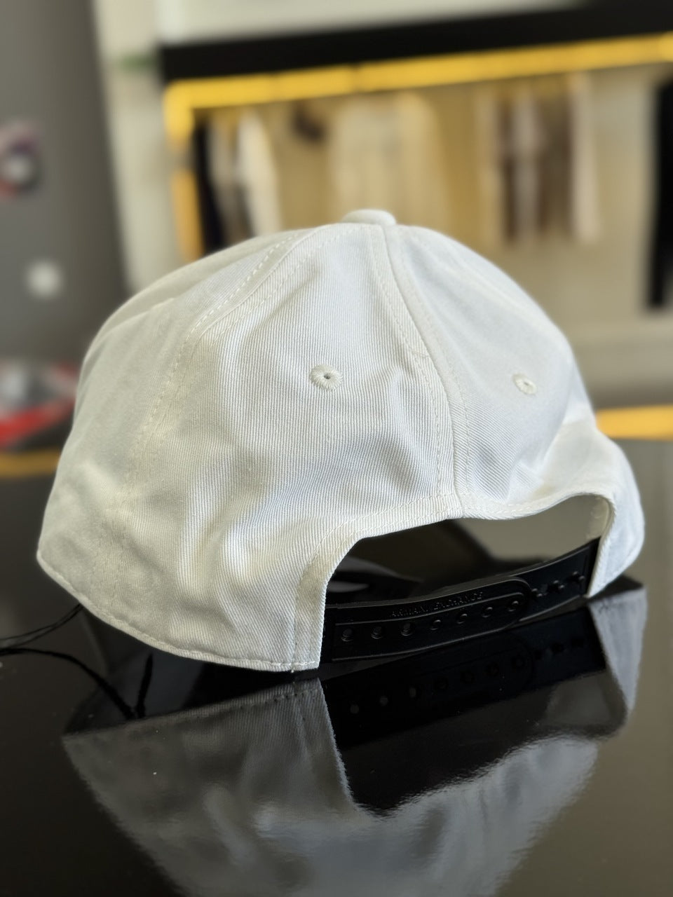 Boné Armani Exchange Logo Assinatura Bordado Relevo Frontal Masculino Branco
