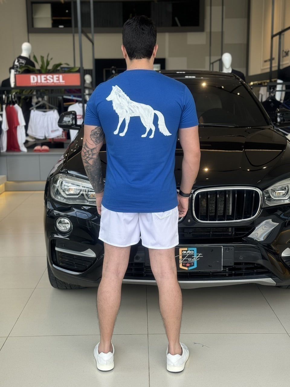 Camiseta Acostamento Lobo nas Costas Masculino