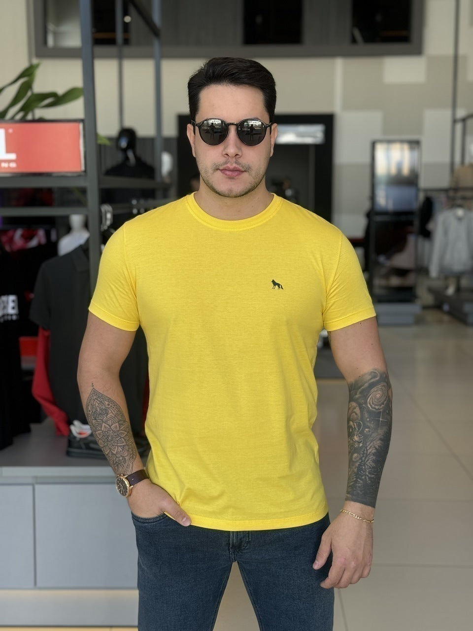 Camiseta Acostamento Lobo nas Costas Masculino