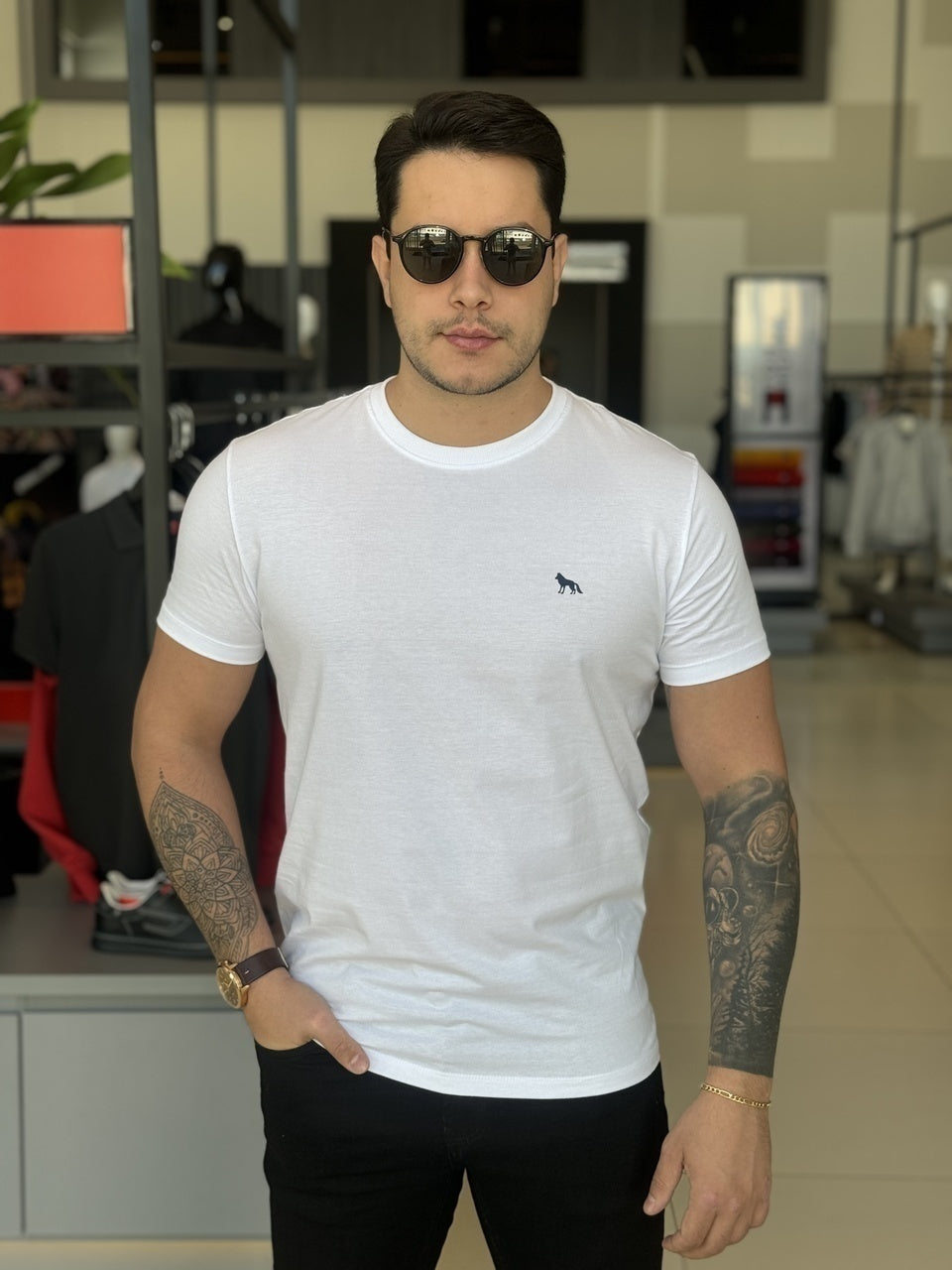 Camiseta Acostamento Lobo nas Costas Masculino