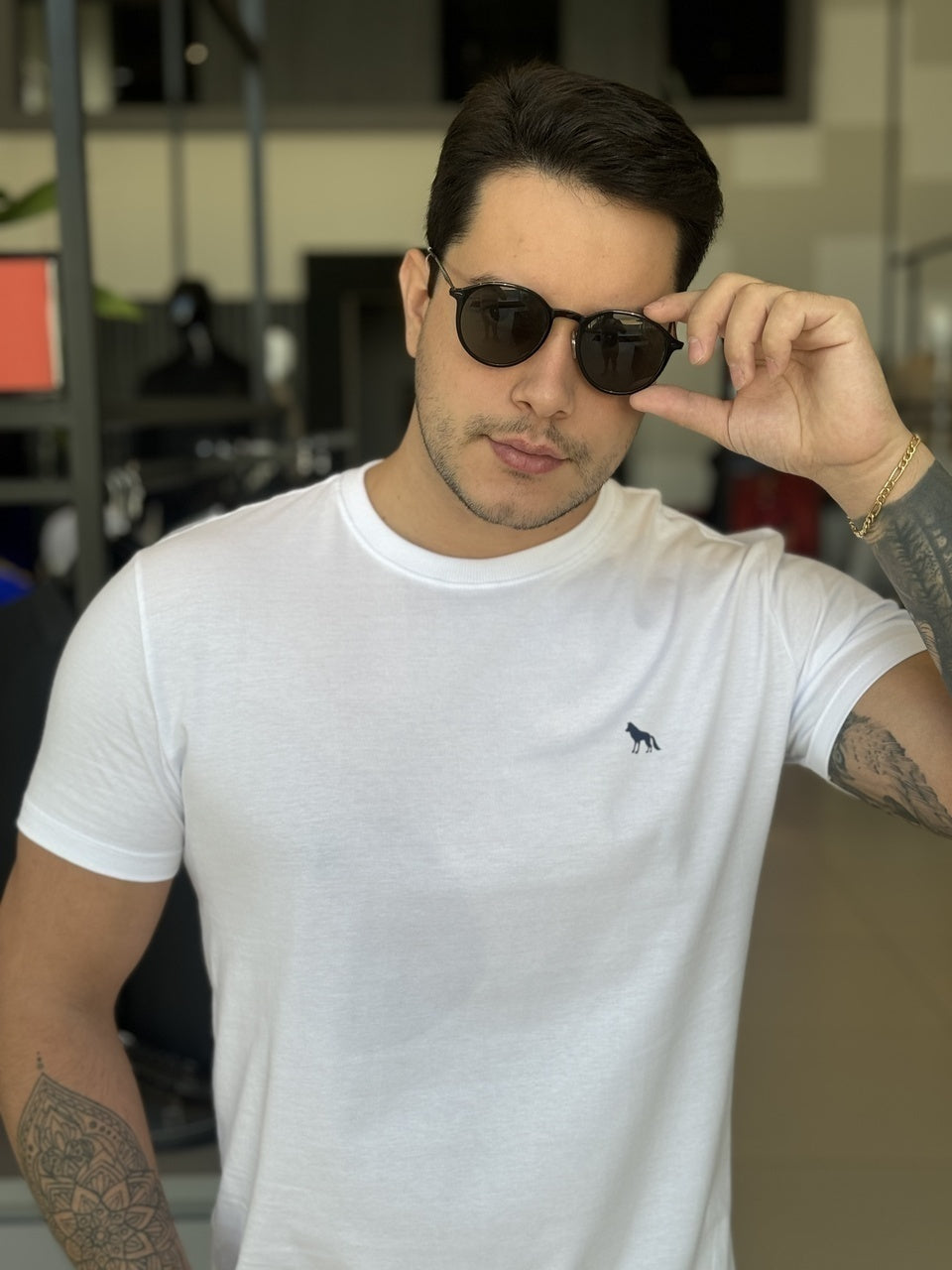 Camiseta Acostamento Lobo nas Costas Masculino