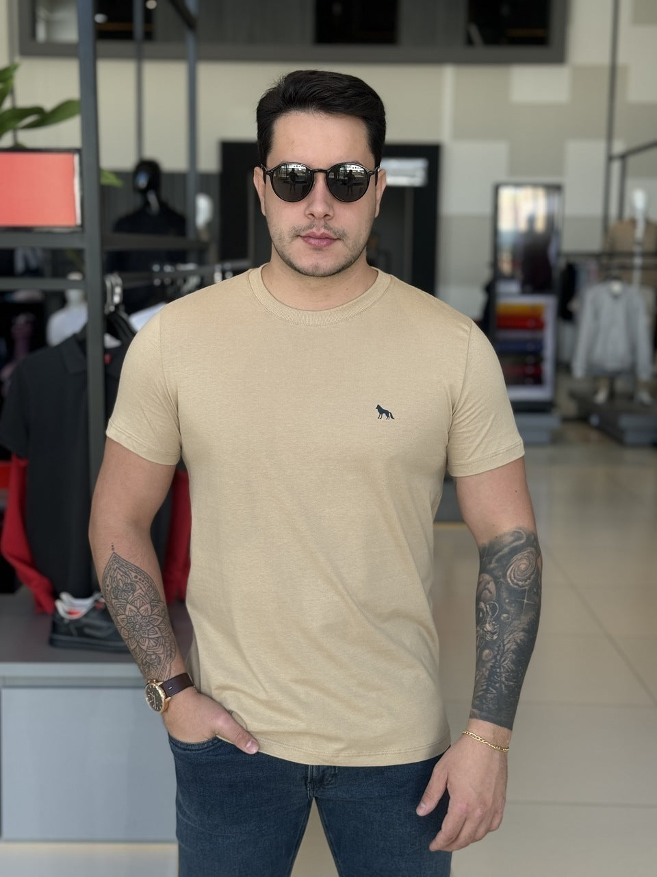 Camiseta Acostamento Lobo nas Costas Masculino