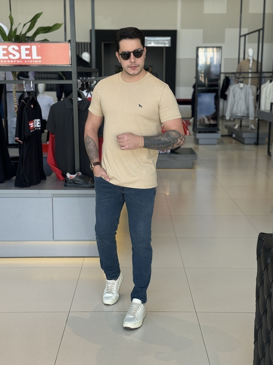 Camiseta Acostamento Lobo nas Costas Masculino
