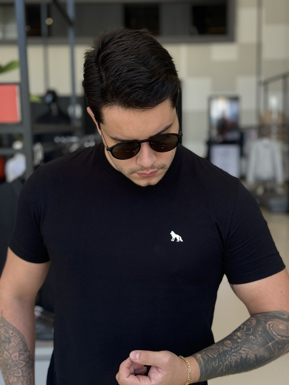 Camiseta Acostamento Lobo nas Costas Masculino