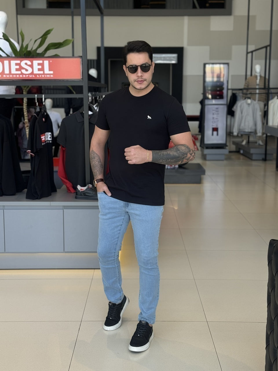 Camiseta Acostamento Lobo nas Costas Masculino