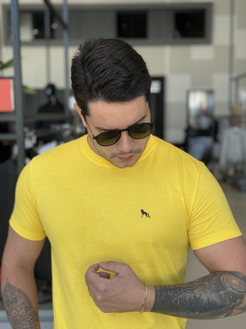 Camiseta Acostamento Lobo nas Costas Masculino