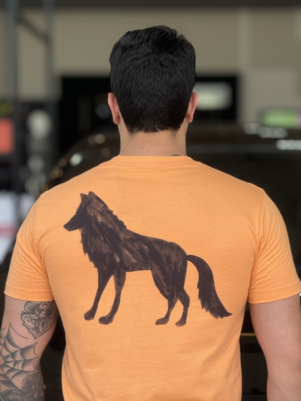 Camiseta Acostamento Lobo nas Costas Masculino