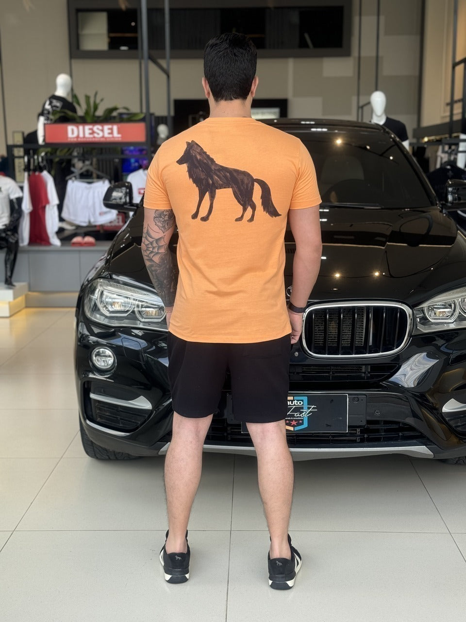 Camiseta Acostamento Lobo nas Costas Masculino