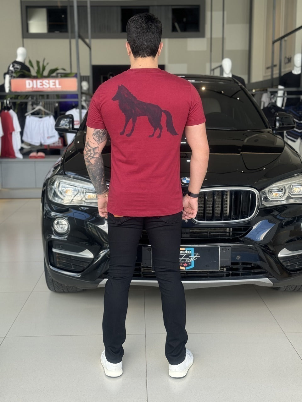 Camiseta Acostamento Lobo nas Costas Masculino