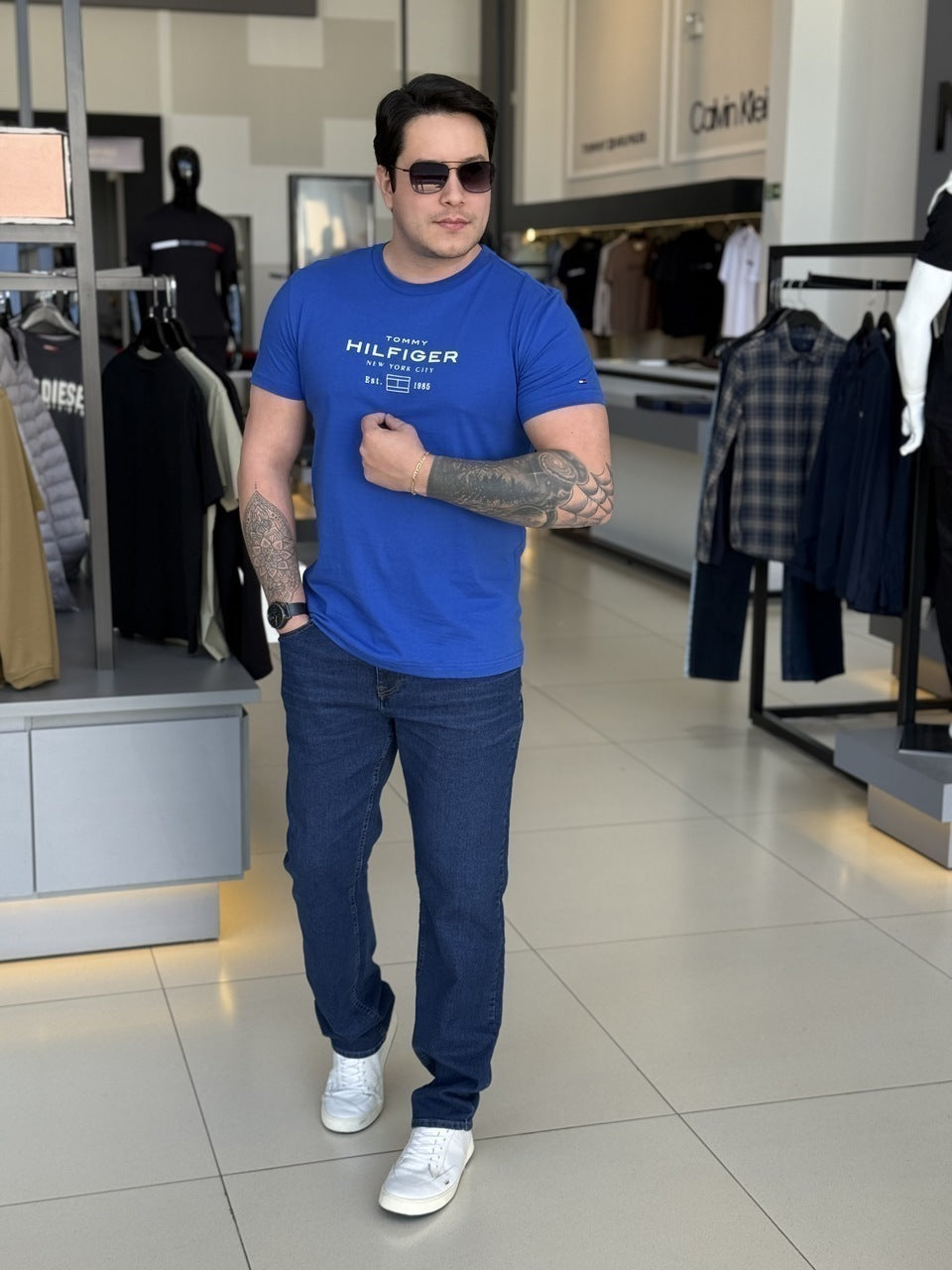 Camiseta Tommy Hilfiger Stack Graphic Masculino