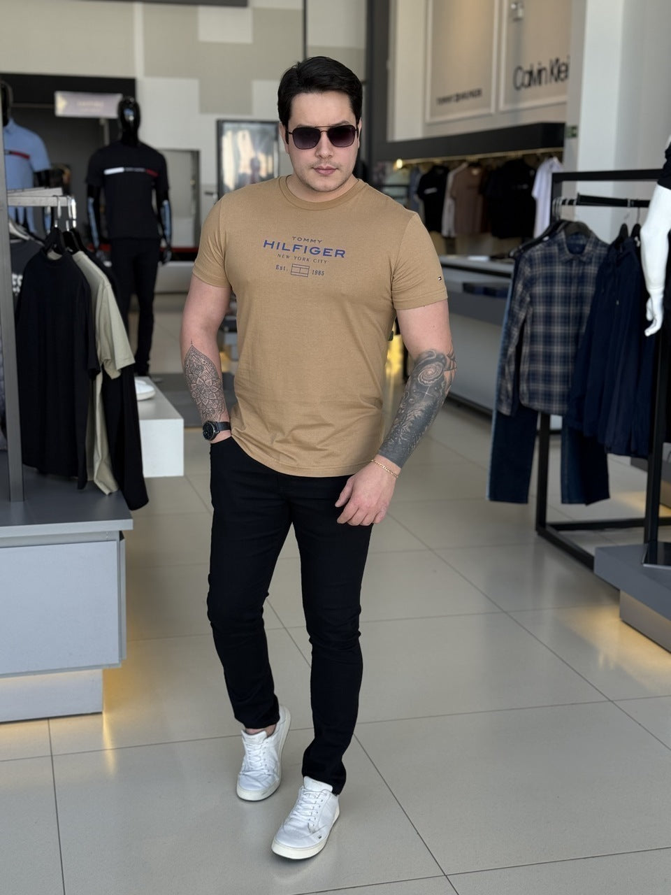 Camiseta Tommy Hilfiger Stack Graphic Masculino