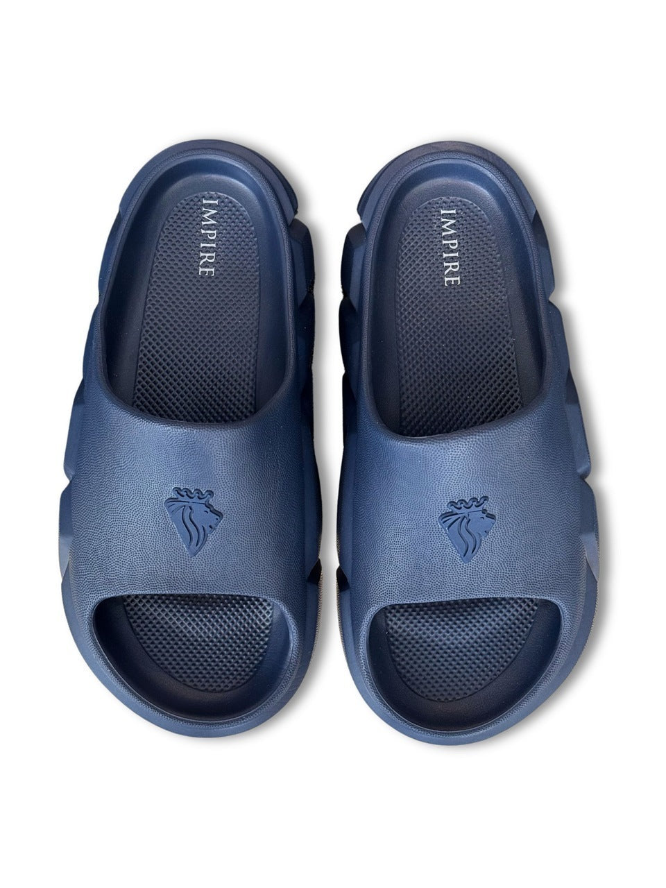 Slide Impire Lion Frontal em Alto Relevo Emborrachado Masculino