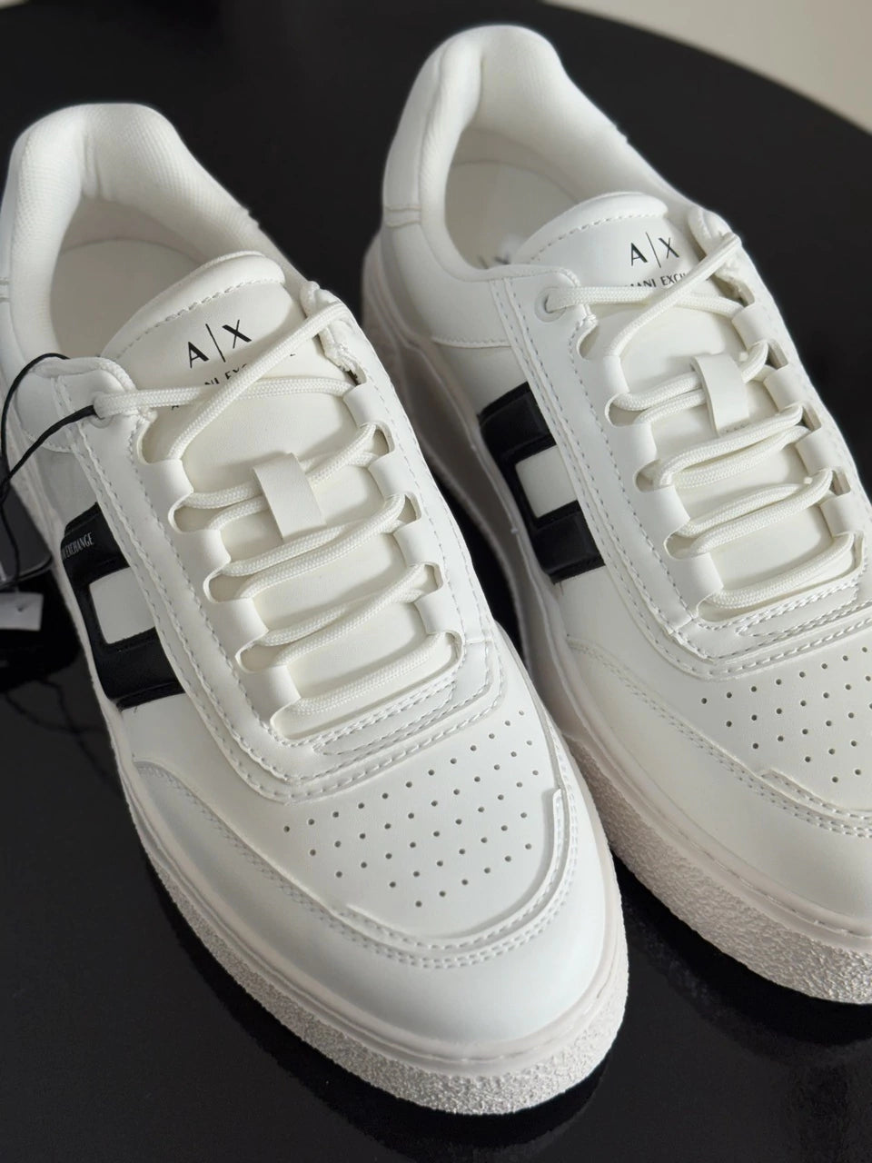 Tênis Armani Exchange Lion com Detalhe Acolchoado