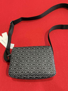 Bolsa Shoulder Bag Calvin Klein Monograma Masculino
