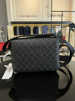 Bolsa Shoulder Bag Calvin Klein Monograma Masculino