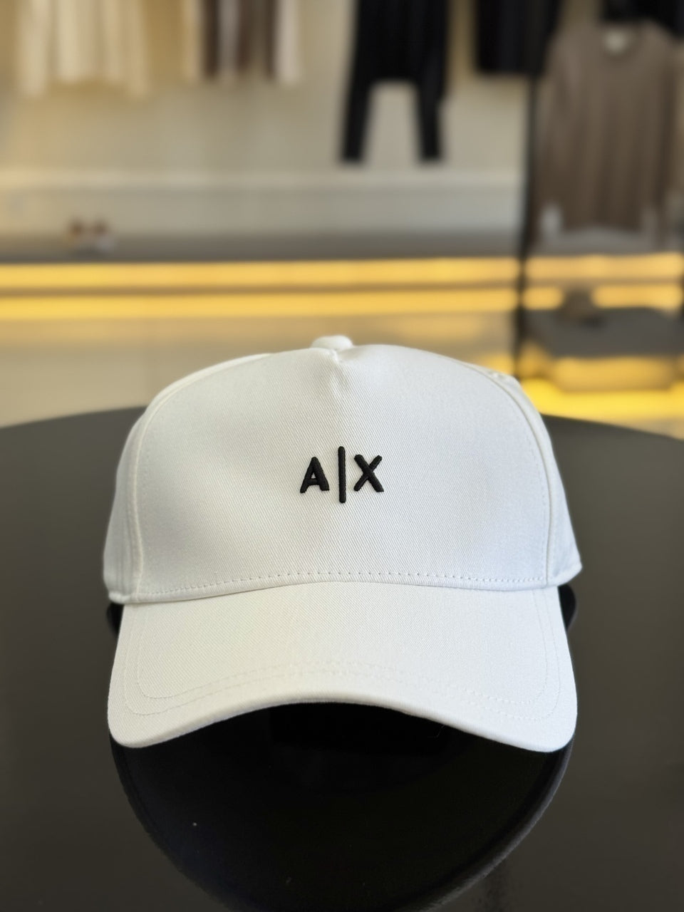 Boné Armani Exchange Logo Assinatura Bordado Relevo Frontal Masculino Branco