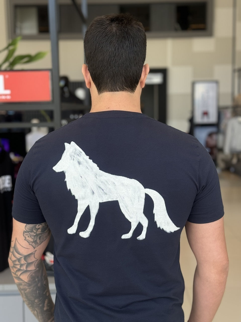 Camiseta Acostamento Lobo nas Costas Masculino