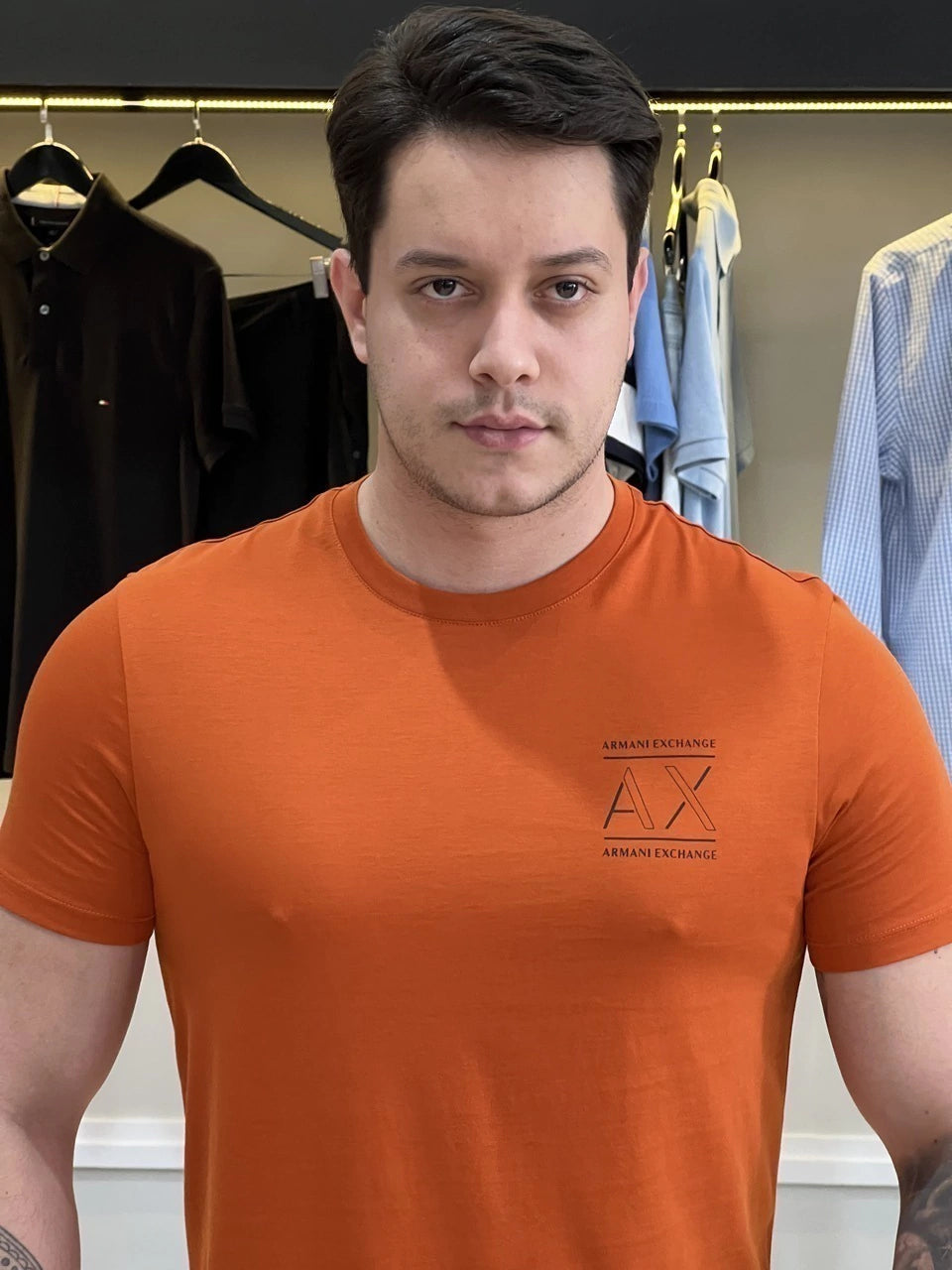 Camiseta Armani Exchange Lettering Assinatura Estampa no Peito Masculino