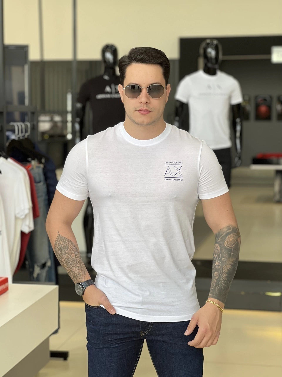 Camiseta Armani Exchange Lettering Assinatura Estampa no Peito Masculino