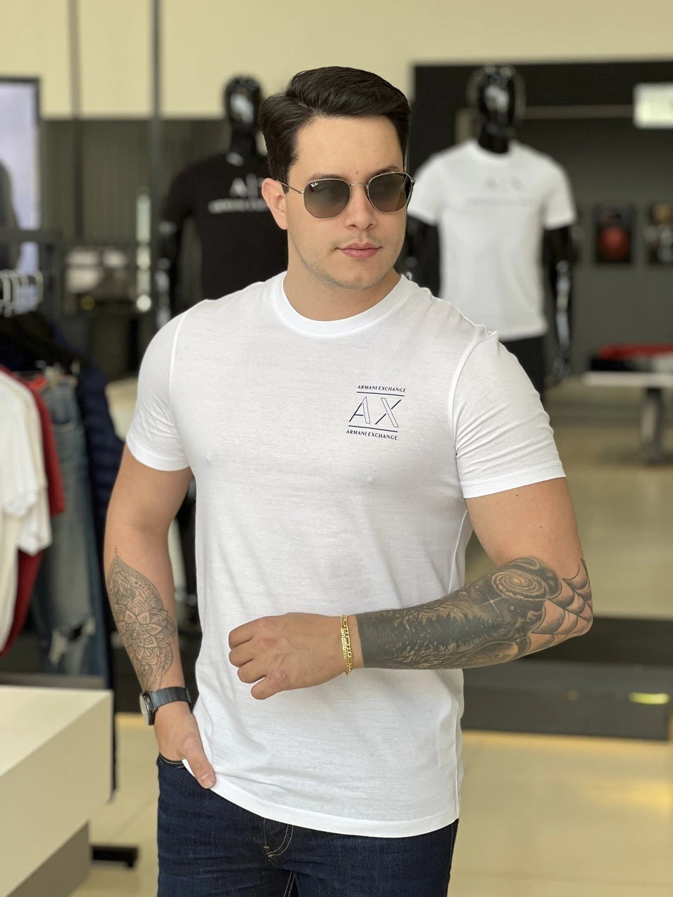 Camiseta Armani Exchange Lettering Assinatura Estampa no Peito Masculino