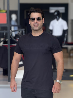 Camiseta Calvin Klein Lettering Assinatura Alto Relevo Masculino