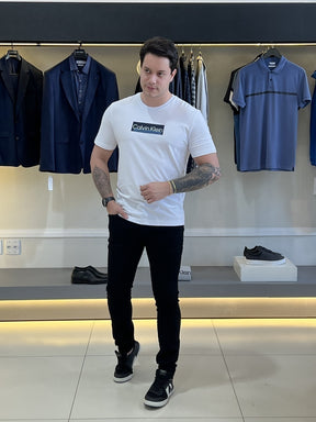 Camiseta Calvin Klein Quadro Emborrachado Lettering Vazado Masculino