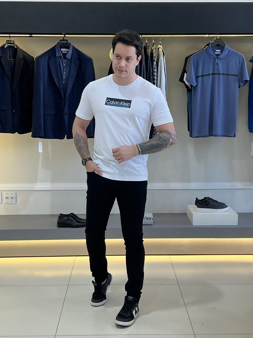 Camiseta Calvin Klein Quadro Emborrachado Lettering Vazado Masculino