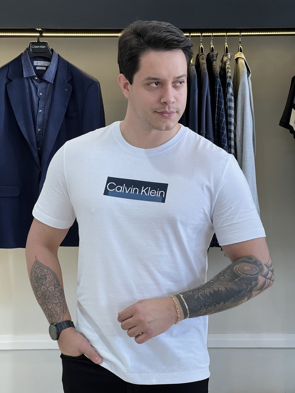 Camiseta Calvin Klein Quadro Emborrachado Lettering Vazado Masculino