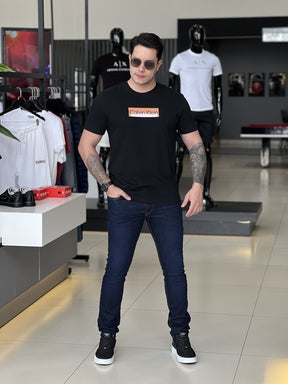 Camiseta Calvin Klein Quadro Emborrachado Lettering Vazado Masculino