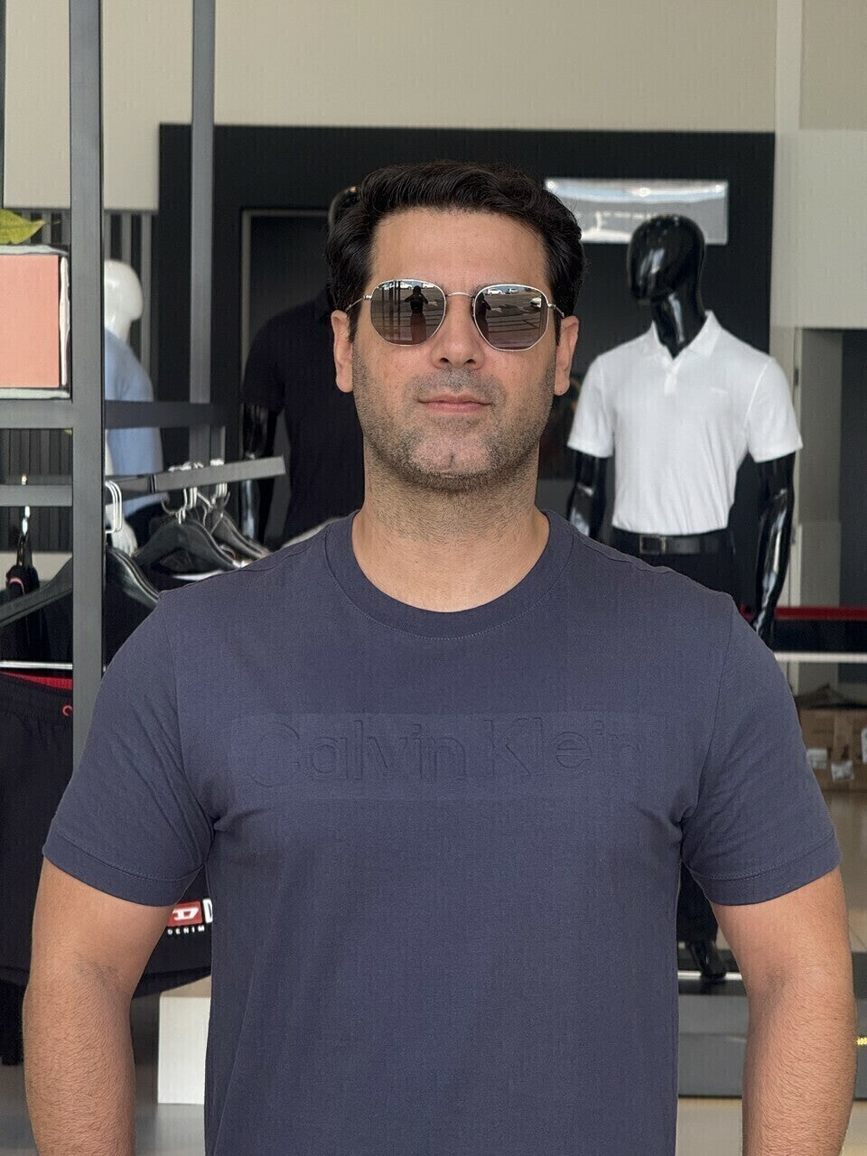 Camiseta Calvin Klein Lettering Assinatura Alto Relevo Masculino