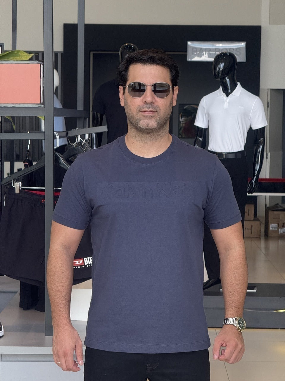 Camiseta Calvin Klein Lettering Assinatura Alto Relevo Masculino