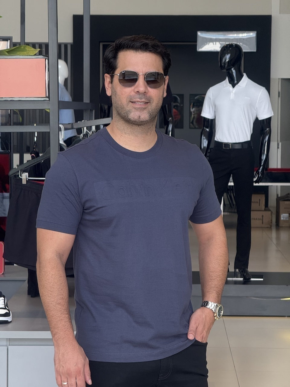 Camiseta Calvin Klein Lettering Assinatura Alto Relevo Masculino