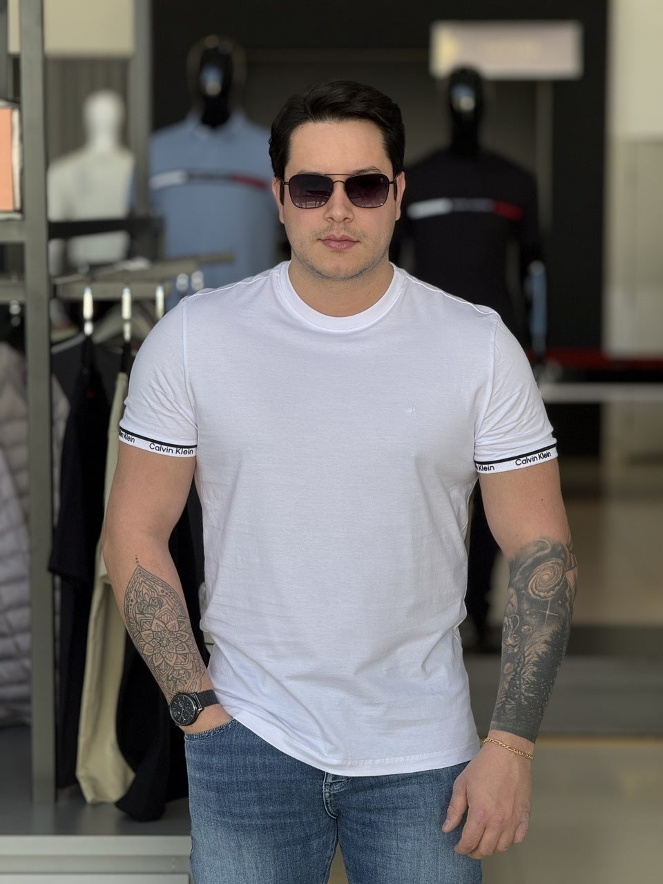 Camiseta Calvin Klein Logo no Punho Masculino