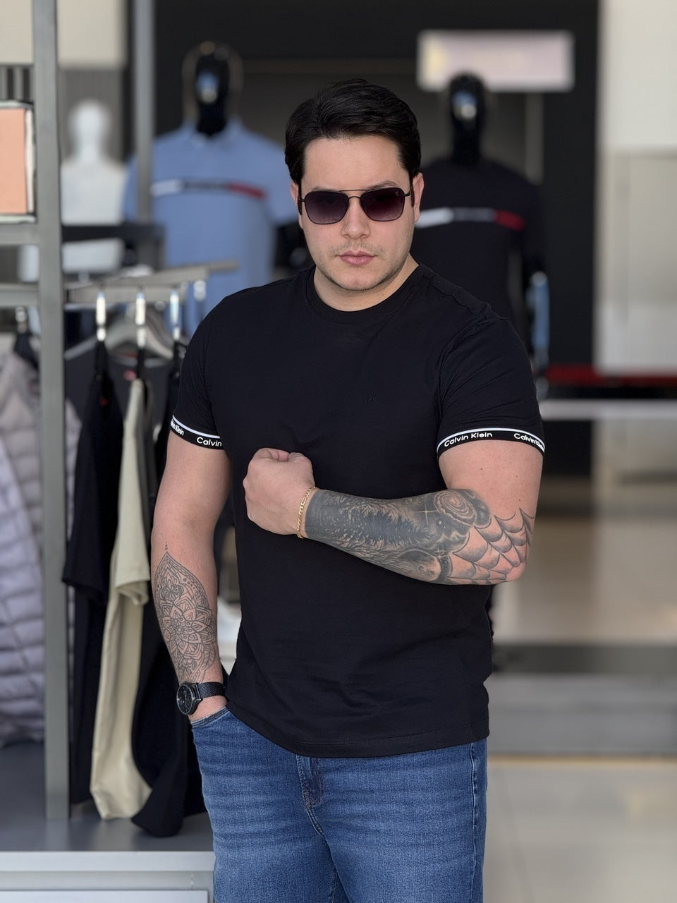 Camiseta Calvin Klein Logo no Punho Masculino
