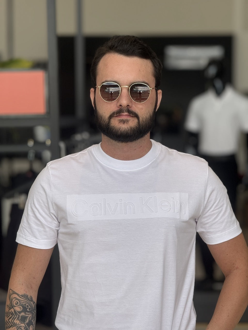 Camiseta Calvin Klein Lettering Assinatura Alto Relevo Masculino