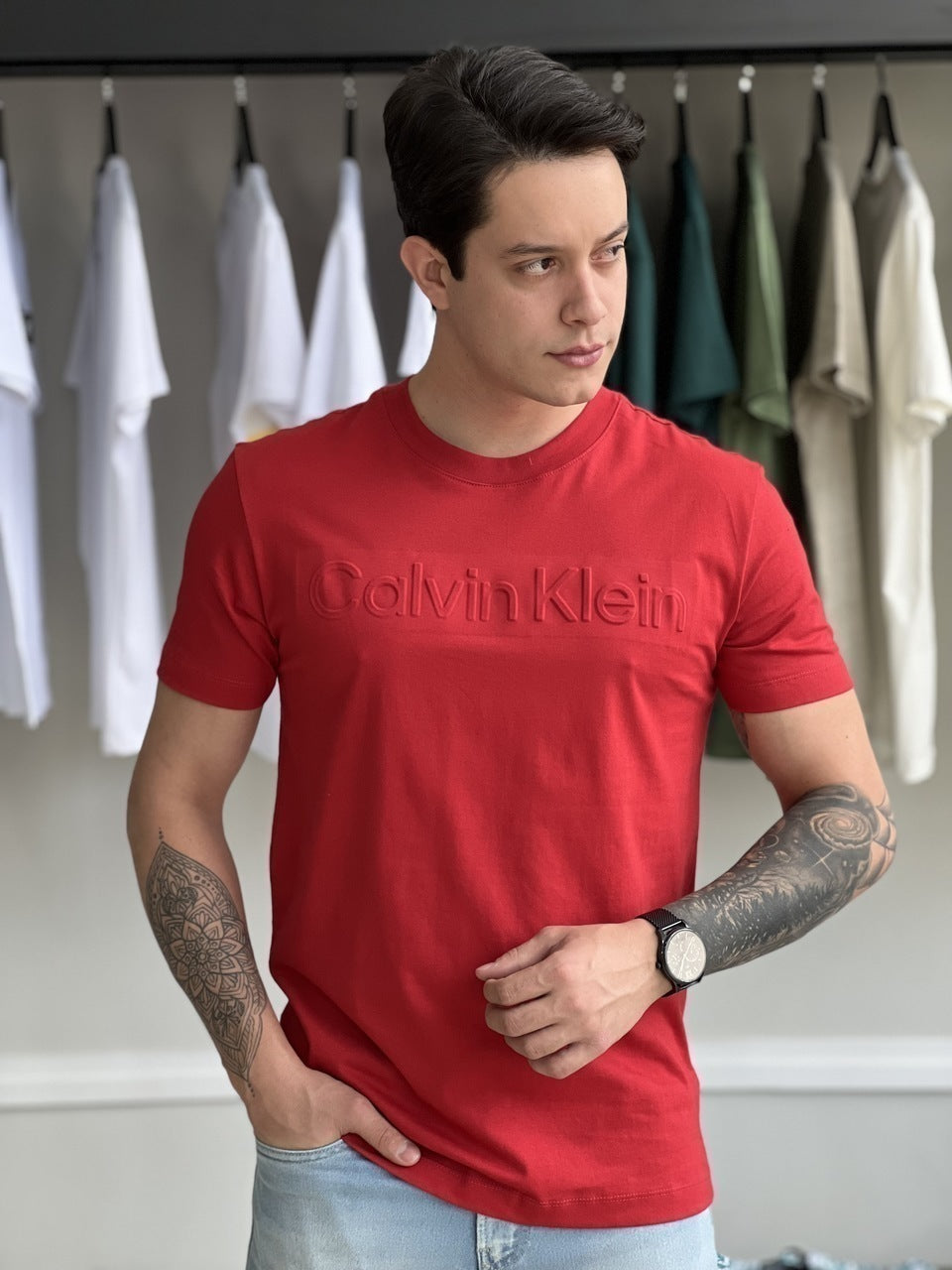 Camiseta Calvin Klein Lettering Assinatura Alto Relevo Masculino