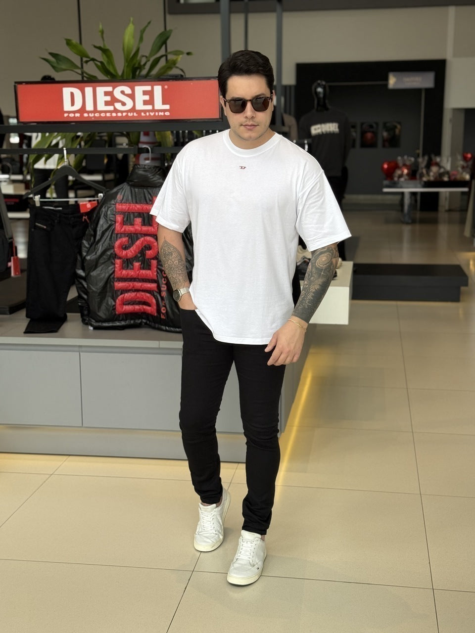 Camiseta Diesel T-Boxt-D Oversized Logo Bordado Masculino