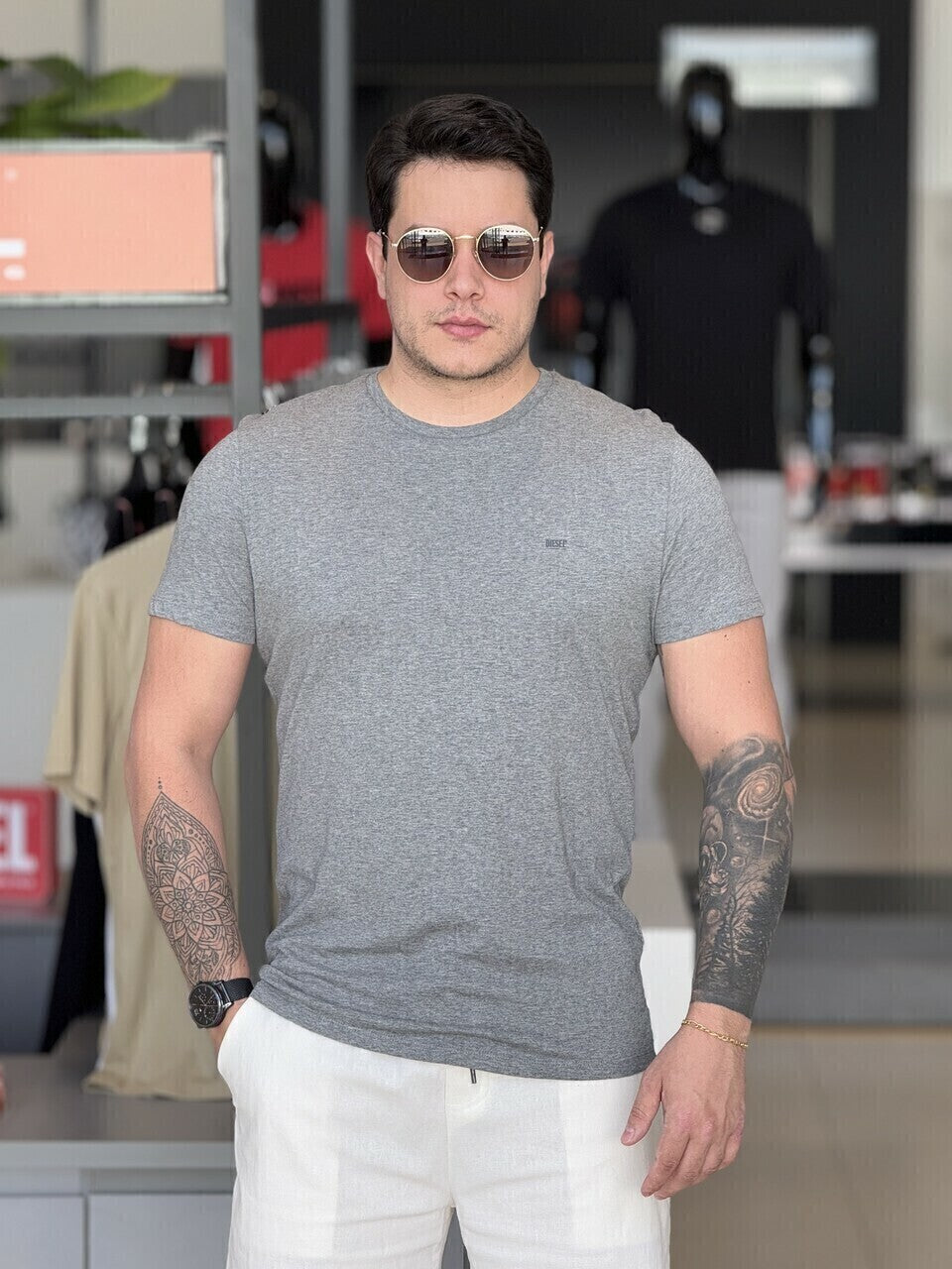 Kit Camiseta Diesel com 3 Peças Masculino Branco/Cinza e Preto
