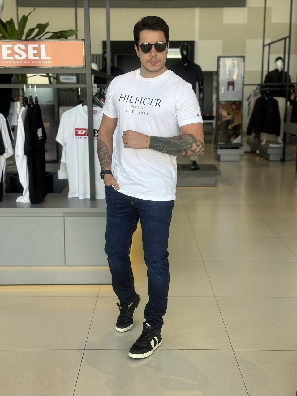 Camiseta Tommy Hilfiger Estampa Frontal Masculino