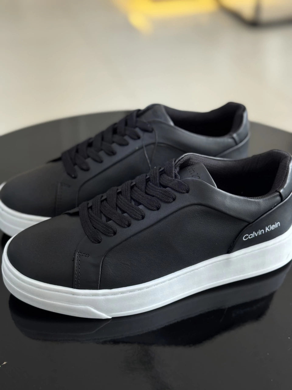 Tênis Calvin Klein Lettering Assinatura Baixo Relevo na Lateral Masculino