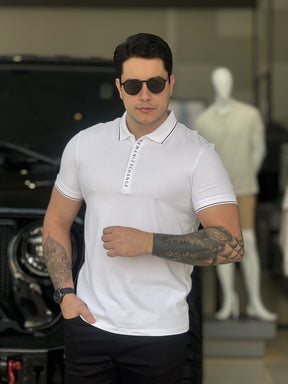 Polo Armani Exchange Friso na Gola Lettering Assinatura Emborrachado com Zíper Masculino Branco