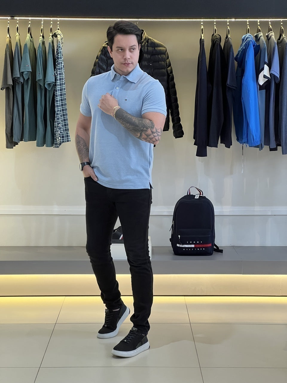 Polo Tommy Hilfiger Assinatura Bordado Masculino Azul Claro