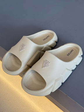 Slide Impire Lion Frontal em Alto Relevo Emborrachado Masculino