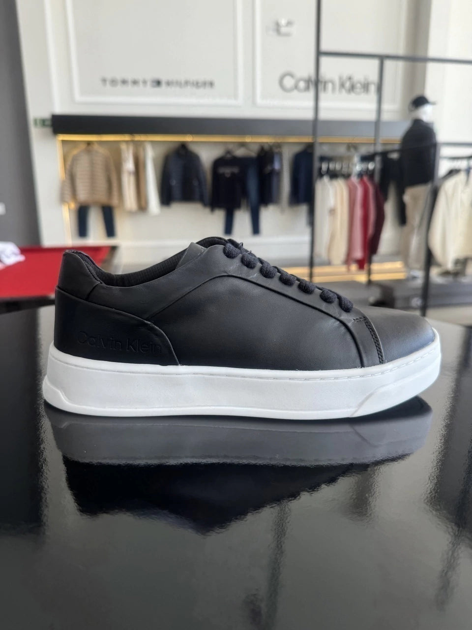 Tênis Calvin Klein Lettering Assinatura Baixo Relevo na Lateral Masculino
