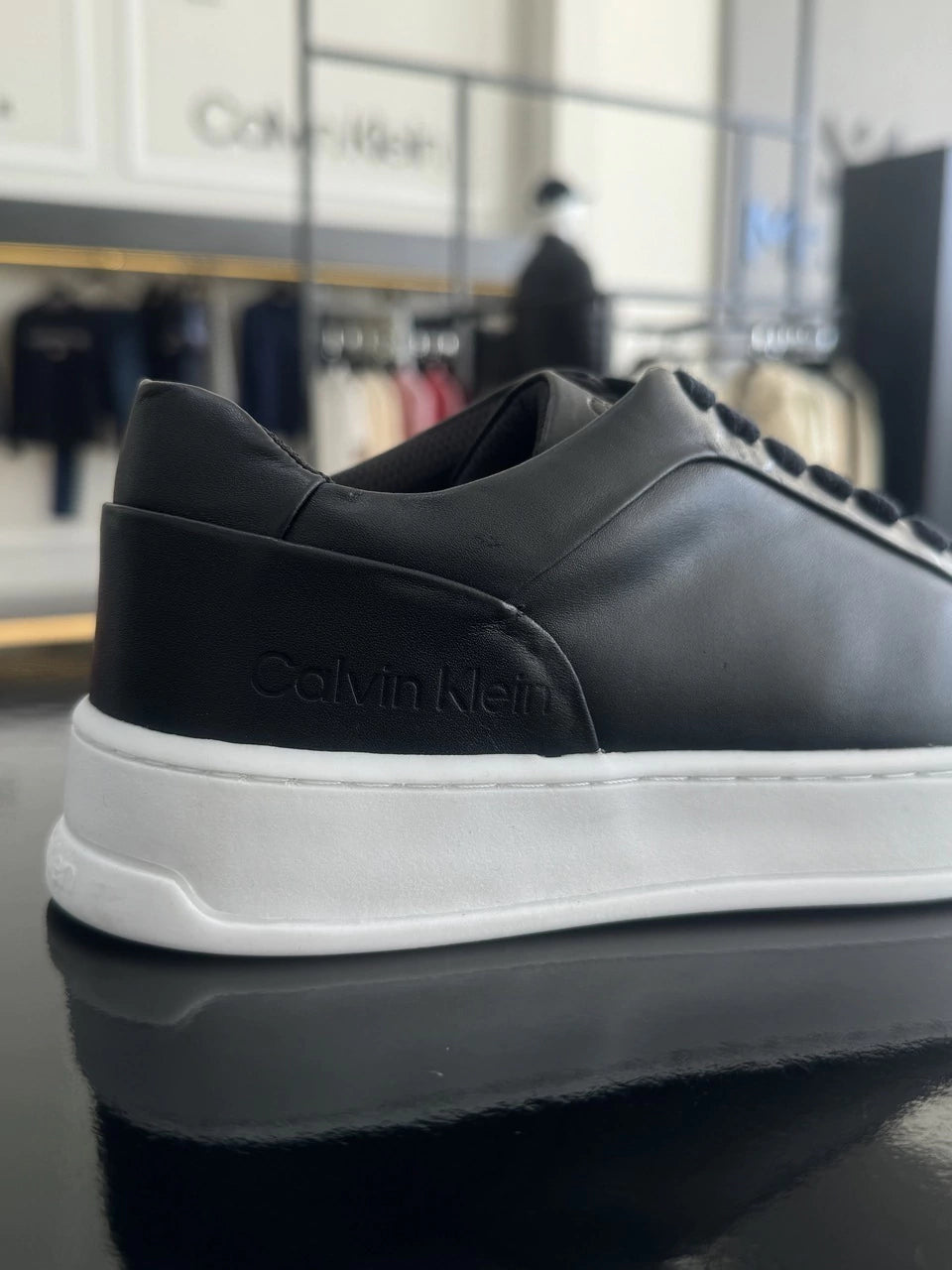 Tênis Calvin Klein Lettering Assinatura Baixo Relevo na Lateral Masculino